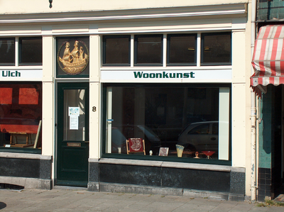 820212 Gezicht op de winkelpui van het pand Westerkade 8 (Den Ulch-Woonkunst) te Utrecht.N.B. Vanaf ca. 1860 tot 1880 ...